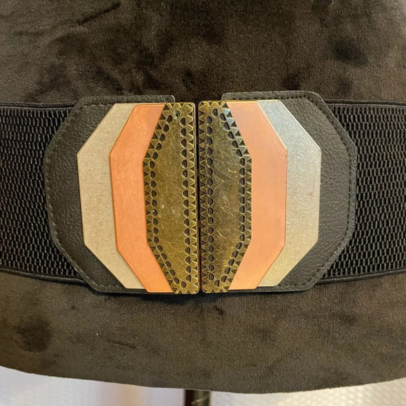 Black 3” stretch belt with tri-color metal buckle OS - Picture 2 of 5